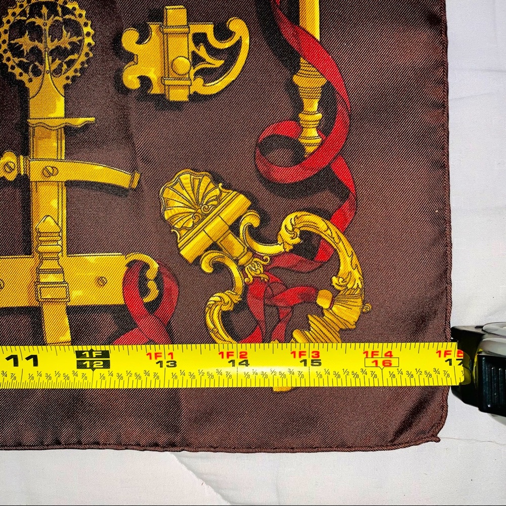 SOLD Hermès | Ferronnerie Silk Scarf - Picture 5 of 9
